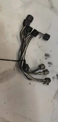 Fuel injector supply line/pipe