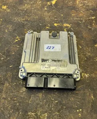 Audi Q5 SQ5 Engine control unit/module 0281015328