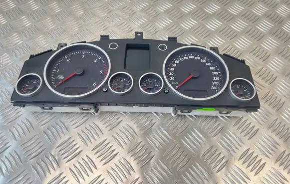 Volkswagen Touareg I Speedometer (instrument cluster) 7L6920870S