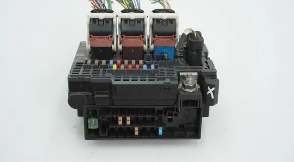 Peugeot 508 Fuse module 9677987580