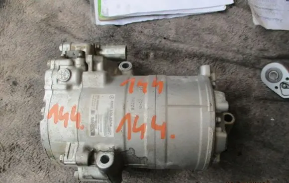 Seat Toledo I (1L) Air conditioning (A/C) compressor (pump) 820803