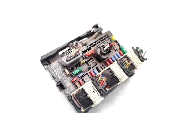 Peugeot Partner Fuse module 9807028880