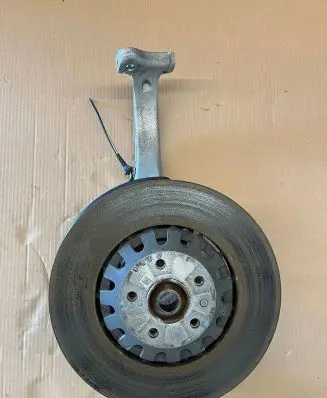 Audi Q7 4M Front wheel hub spindle knuckle 4M0407559