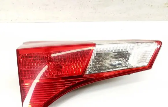 Toyota RAV 4 (XA40) Tailgate rear/tail lights