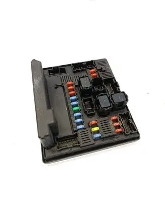 Nissan Qashqai Fuse module 284B7JD00B 519228324 1018794087