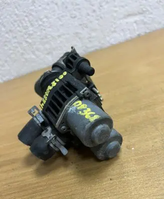 Mercedes-Benz E W210 Coolant heater control valve 0018307884 D8368