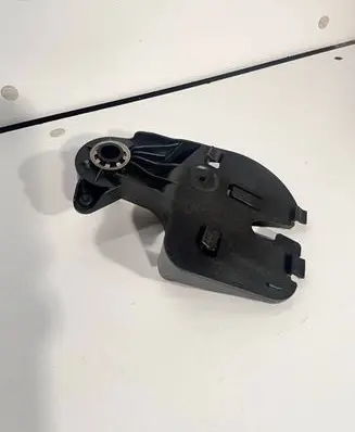 Engine bonnet (hood) release handle