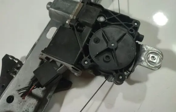 Opel Insignia A Rear door window regulator motor 910281103