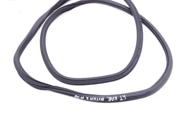 Mitsubishi Pajero Rear door rubber seal (on body) 39071822