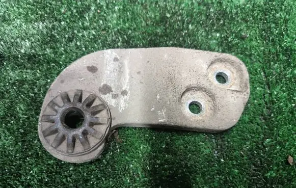 Opel Adam Radiator mount bracket