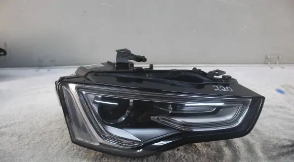 Audi A5 Headlight/headlamp 8T0941006C LE10B6237 030127427204