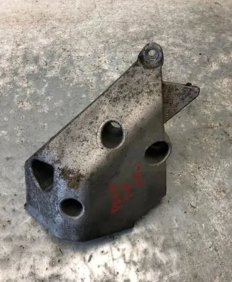 Volkswagen Polo IV 9N3 Engine mount bracket 045199207