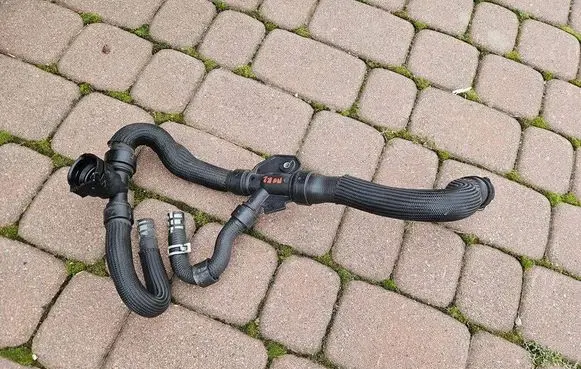 Opel Mokka B Engine coolant pipe/hose 9837757080