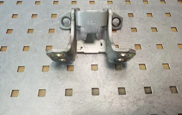 Suzuki Grand Vitara II Tailgate/trunk/boot hinge