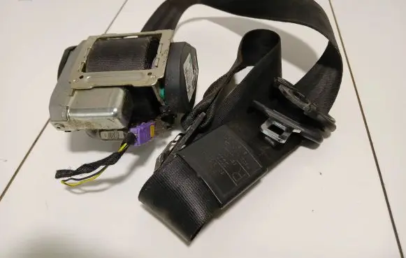 Audi A4 S4 B7 8E 8H Front seatbelt 8E0857706G 601916400C 212072008
