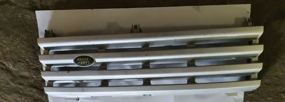 Land Rover Discovery 3 - LR3 Front bumper upper radiator grill NOCODE
