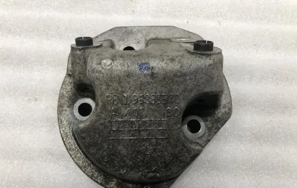 Peugeot 307 Engine mounting bracket