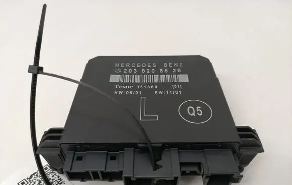 Mercedes-Benz C W203 Door control unit/module 2038206526 351369