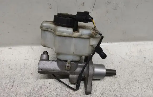 Skoda Octavia Mk2 (1Z) Master brake cylinder