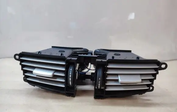 Mercedes-Benz E W212 Dash center air vent grill A2128302854