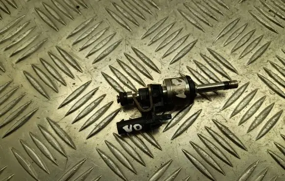 Audi A1 Fuel injector 05C036
