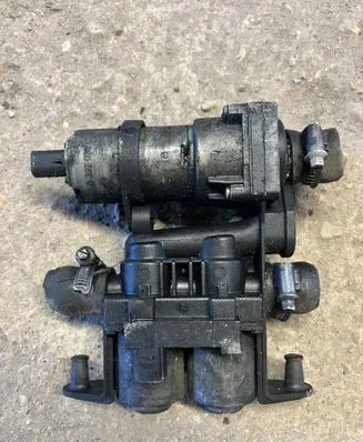 BMW 5 E39 Coolant heater control valve 0392020041 8374994 1147412135