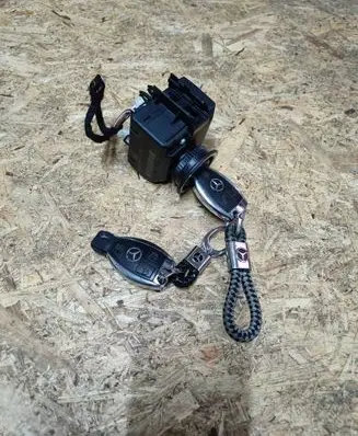 Mercedes-Benz C W204 Ignition lock A2079052600