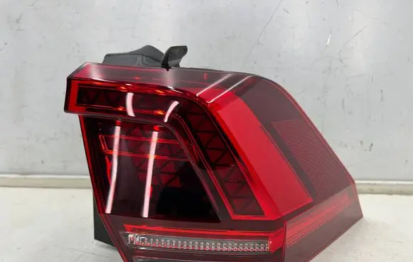 Volkswagen Tiguan Rear/tail lights 5na945208f