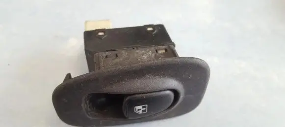 Hyundai Accent Electric window control switch 621W04620
