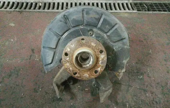 Skoda Octavia Mk2 (1Z) Front wheel hub