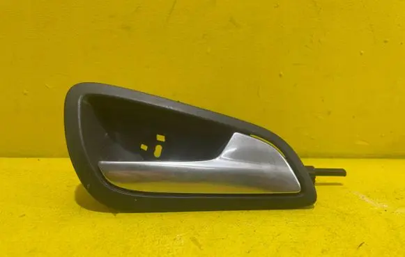 Ford Focus Loading door exterior handle/bracket 
