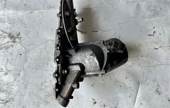 Toyota Land Cruiser (J120) Oil filter mounting bracket