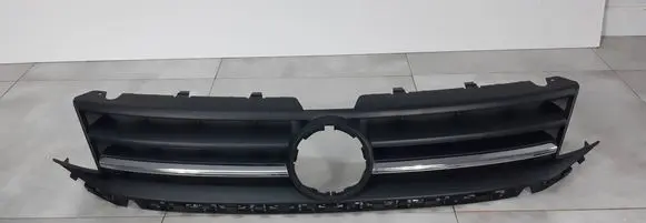 Volkswagen Caddy Front grill 2K5853653B
