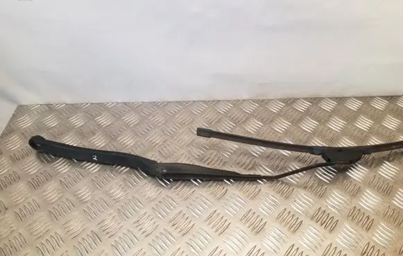 Nissan Juke I F15 Front wiper blade arm W000014868