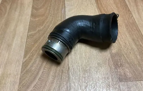 Volkswagen PASSAT B6 Intercooler hose/pipe 3C0145828