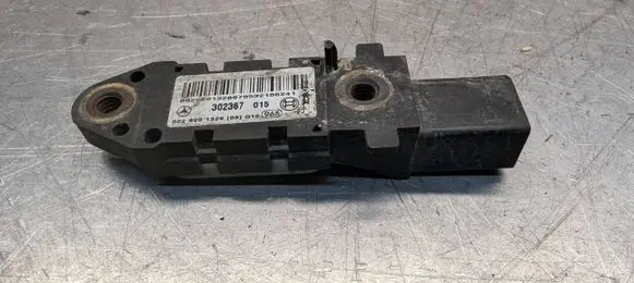 Mercedes-Benz E W211 Airbag deployment crash/impact sensor 0028201326 302367
