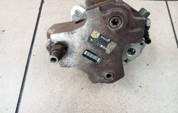 BMW 3 E90 E91 Fuel injection high pressure pump 0445010045