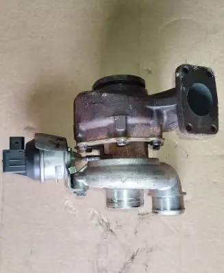 Volkswagen Crafter Turbo 076145702C 4937707531