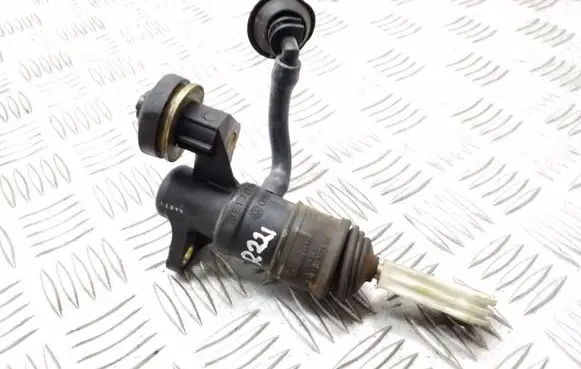 Volkswagen PASSAT B5.5 Clutch master cylinder 8E1721401K