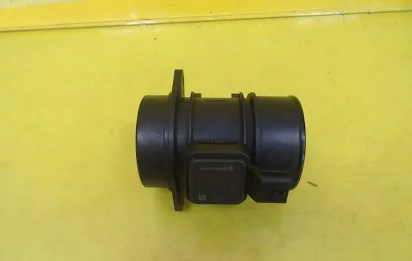 Renault Megane III Mass air flow meter 8200682558 5WK97021