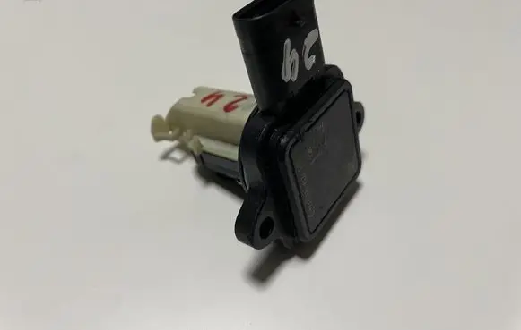 BMW 5 F10 F11 Mass air flow meter 7593624