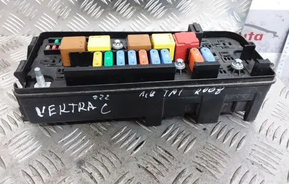 Opel Vectra C Fuse module 13205804 519183008
