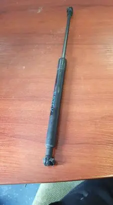 BMW 1 E82 E88 Front bonnet/hood damper/strut 7118370