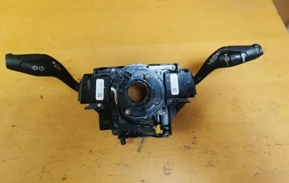 Ford Focus Headlight wiper switch BV6T-13N064-AH