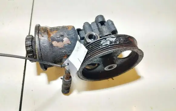 Toyota Avensis T250 Power steering pump