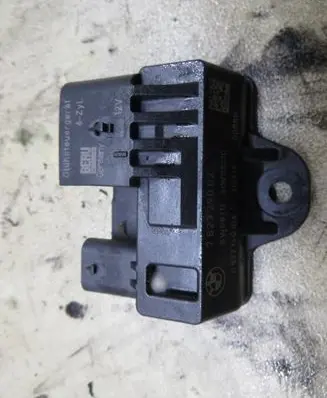 BMW 6 F12 F13 Glow plug pre-heat relay 7823290