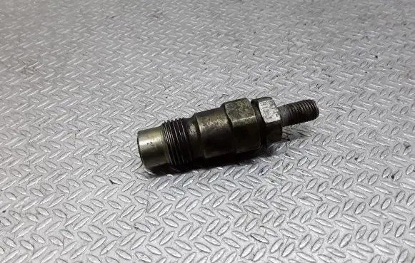 Nissan Sunny Fuel injector 71B1361