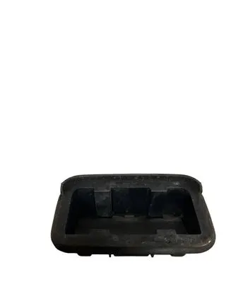 Quarter panel pressure vent