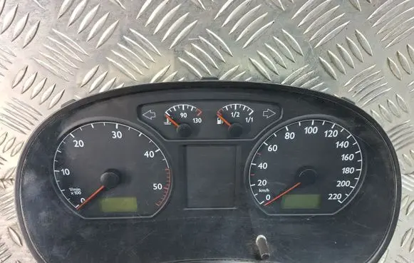 Volkswagen Polo Speedometer (instrument cluster) 6Q0920820
