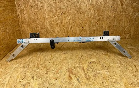 Volvo XC90 Headlight/headlamp mounting bracket 32244774